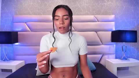 Snapshot of chloetaylorr_ chatting on 01-25-25, 12:48 CHLOE online show from 01-25-25, 12:48