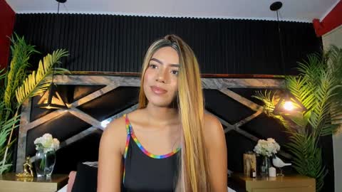 Snapshot of chloetaylorr_ chatting on 03-11-25, 09:04 CHLOE online show from 03-11-25, 09:04
