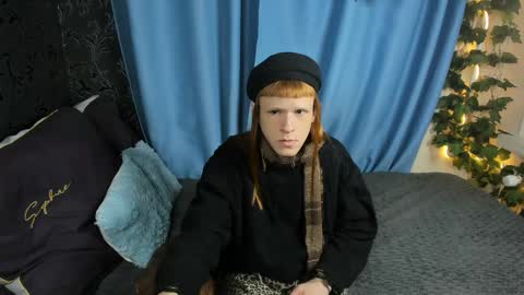 Chloe online show from 12-18-25, 01:28