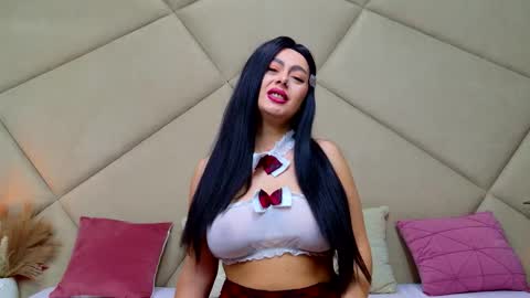 Chloe Vee online show from 11-29-25, 06:05