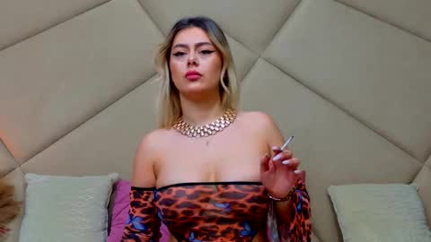 Chloe Vee online show from 12-22-25, 05:48