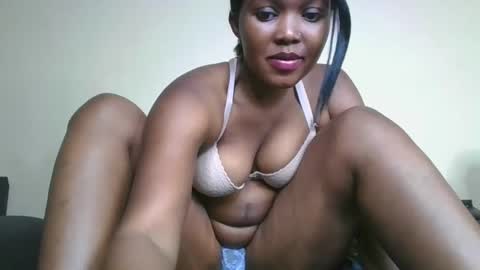 Snapshot of choco_baeb chatting on 02-13-25, 03:35 nei online show from 02-13-25, 03:35