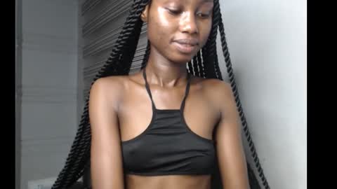 choco_petitqueen online show from 11-10-25, 04:00