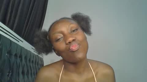 Snapshot of chocobear22 chatting on 11-18-25, 11:15 chocobear22 online show from 11-18-25, 11:15