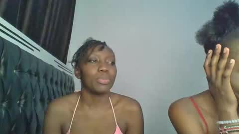 Snapshot of chocobear22 chatting on 11-22-25, 12:20 chocobear22 online show from 11-22-25, 12:20