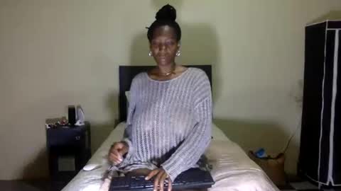 Snapshot of chocolate808 chatting on 11-11-25, 02:33 Exotic Chocolate online show from 11-11-25, 02:33