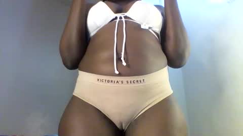 Snapshot of chocolate_enne_ chatting on 11-13-25, 05:23 chocolate babes online show from 11-13-25, 05:23