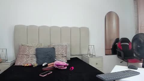 Snapshot of choeandbritany chatting on 10-12-25, 07:35 ChoeANDbritany online show from 10-12-25, 07:35