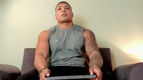 Snapshot of chris_macgregoor chatting on 02-14-25, 08:05 Chriz online show from 02-14-25, 08:05