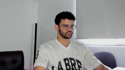 Im Chirs IM MODEL INDEPENDT online show from 10-16-25, 02:51