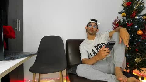 Im Chirs IM MODEL INDEPENDT online show from 11-27-25, 02:13