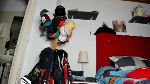 chriss_evanss_ online show from 12-04-24, 11:46