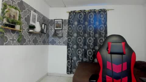 Snapshot of chriss_johnson chatting on 10-25-25, 07:30 chriss_johnson online show from 10-25-25, 07:30