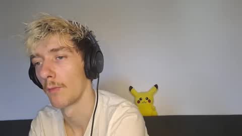 Snapshot of chrisslicer chatting on 10-25-25, 04:53 Christopher online show from 10-25-25, 04:53