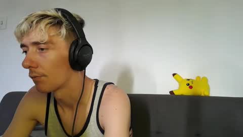 Snapshot of chrisslicer chatting on 11-14-25, 01:32 Christopher online show from 11-14-25, 01:32