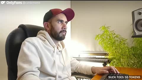 Snapshot of chrissmithin5 chatting on 01-20-25, 03:15 Cardamomo online show from 01-20-25, 03:15