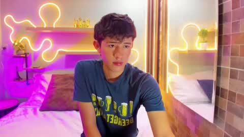 Snapshot of christian_foxx chatting on 02-11-26, 01:38 Christian online show from 02-11-26, 01:38