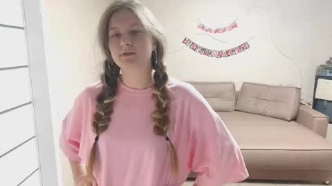 Snapshot of christianahessee chatting on 10-17-25, 03:20 Iwi online show from 10-17-25, 03:20