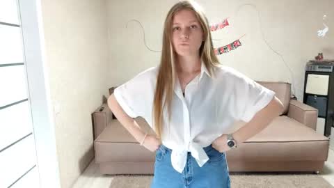 Snapshot of christianahessee chatting on 10-18-25, 01:23 Iwi online show from 10-18-25, 01:23