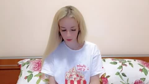 Snapshot of christihanson chatting on 04-11-26, 01:21 christihanson online show from 04-11-26, 01:21