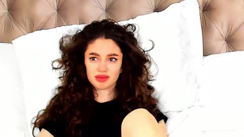 Snapshot of christinaconte chatting on 02-27-25, 01:38 christinaconte online show from 02-27-25, 01:38