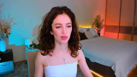 christinaconteeree online show from 10-04-25, 11:19