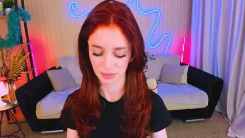 christinaconteeree online show from 10-13-25, 08:20