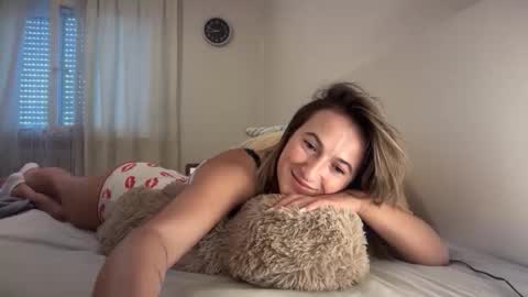 Snapshot of christine_666 chatting on 10-29-25, 01:57 Christine online show from 10-29-25, 01:57