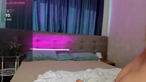 Snapshot of christy_little chatting on 02-17-25, 07:04 hristy3 online show from 02-17-25, 07:04