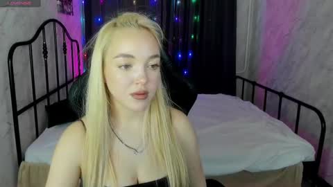 Snapshot of christy_little chatting on 02-27-25, 08:17 hristy3 online show from 02-27-25, 08:17