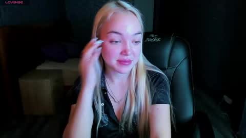Snapshot of christy_little chatting on 02-28-25, 08:20 hristy3 online show from 02-28-25, 08:20