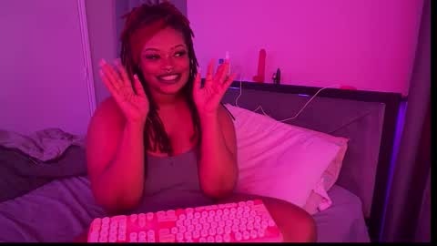 Snapshot of chubbeedweeb chatting on 11-06-25, 06:14 EmberEssence online show from 11-06-25, 06:14