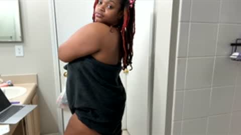 Snapshot of chubbeedweeb chatting on 11-30-25, 04:38 EmberEssence online show from 11-30-25, 04:38