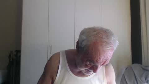 Snapshot of ciaoamoremio4 chatting on 09-13-25, 11:21 ciaoamoremio4 online show from 09-13-25, 11:21