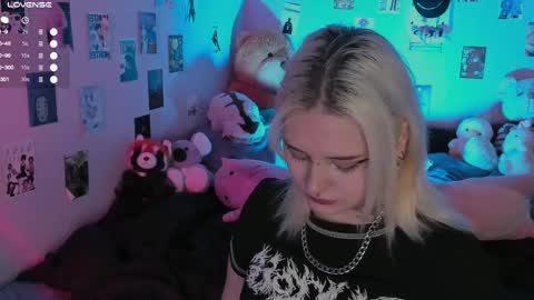 Snapshot of cigaretteduringsex chatting on 11-18-25, 11:25 Helen and Teya online show from 11-18-25, 11:25