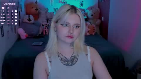 Snapshot of cigaretteduringsex chatting on 11-27-25, 12:18 Helen and Teya online show from 11-27-25, 12:18