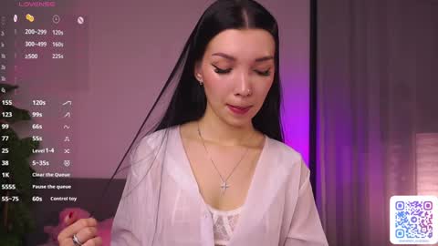   L  online show from 11-04-25, 04:33