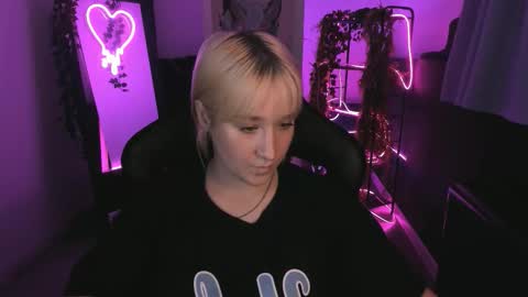 Snapshot of cinbellamy chatting on 10-10-25, 05:50 Cin Bellamy online show from 10-10-25, 05:50