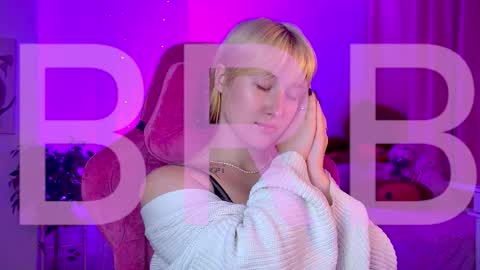 Snapshot of cinbellamy chatting on 10-13-25, 02:33 Cin Bellamy online show from 10-13-25, 02:33