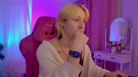 Snapshot of cinbellamy chatting on 10-22-25, 02:56 Cin Bellamy online show from 10-22-25, 02:56