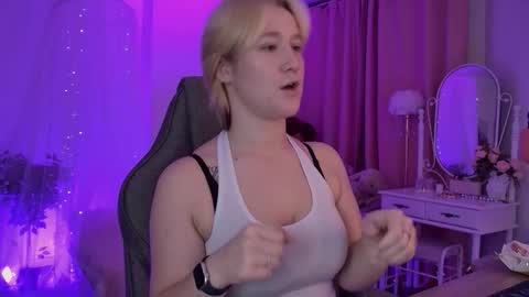 Snapshot of cinbellamy chatting on 11-05-25, 05:07 Cin Bellamy online show from 11-05-25, 05:07