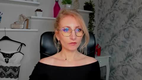 Cinderella online show from 03-23-26, 06:28