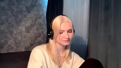 Snapshot of cindiwittner chatting on 11-15-25, 07:10 Cindi online show from 11-15-25, 07:10