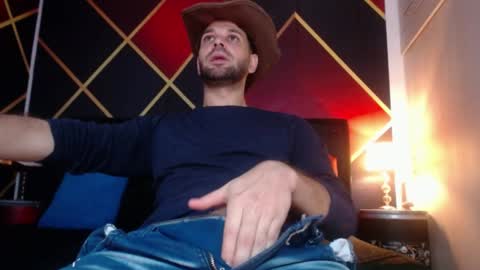 Snapshot of cindyandcarlo chatting on 01-16-25, 05:33 CindyandCarlo online show from 01-16-25, 05:33