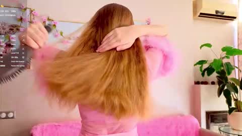 Snapshot of cindyreming01 chatting on 09-12-25, 06:35 indy online show from 09-12-25, 06:35