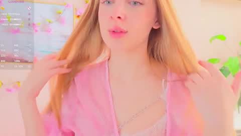 Snapshot of cindyreming01 chatting on 09-13-25, 06:35 indy online show from 09-13-25, 06:35