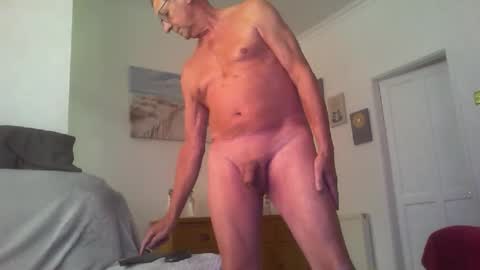 Snapshot of cineman22 chatting on 10-24-25, 11:50 Cineman22 online show from 10-24-25, 11:50