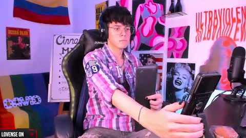 David     Independent Model online show from 01-14-25, 04:47