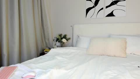 Snapshot of cinnamon_lips07 chatting on 12-18-25, 03:12 Indie online show from 12-18-25, 03:12