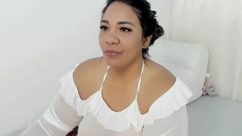 Snapshot of cinnamon_skin01 chatting on 02-28-26, 10:05 Nailha online show from 02-28-26, 10:05